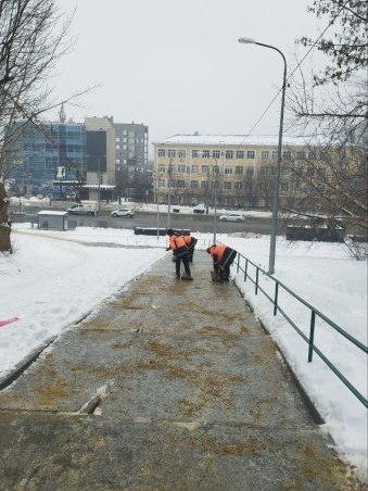 Новини Харкова: комунальники усувають ожеледицю